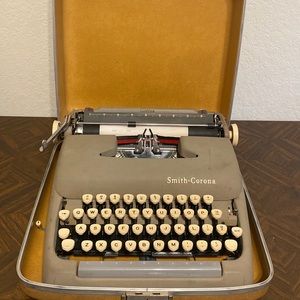 Vintage 1950 Smith Corona clipper typewriter